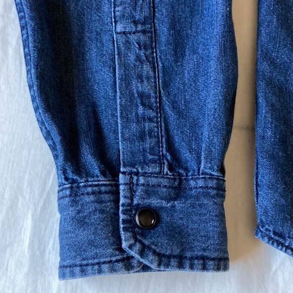 Men’s Button-Down Denim Shirt - Picture 5 of 7